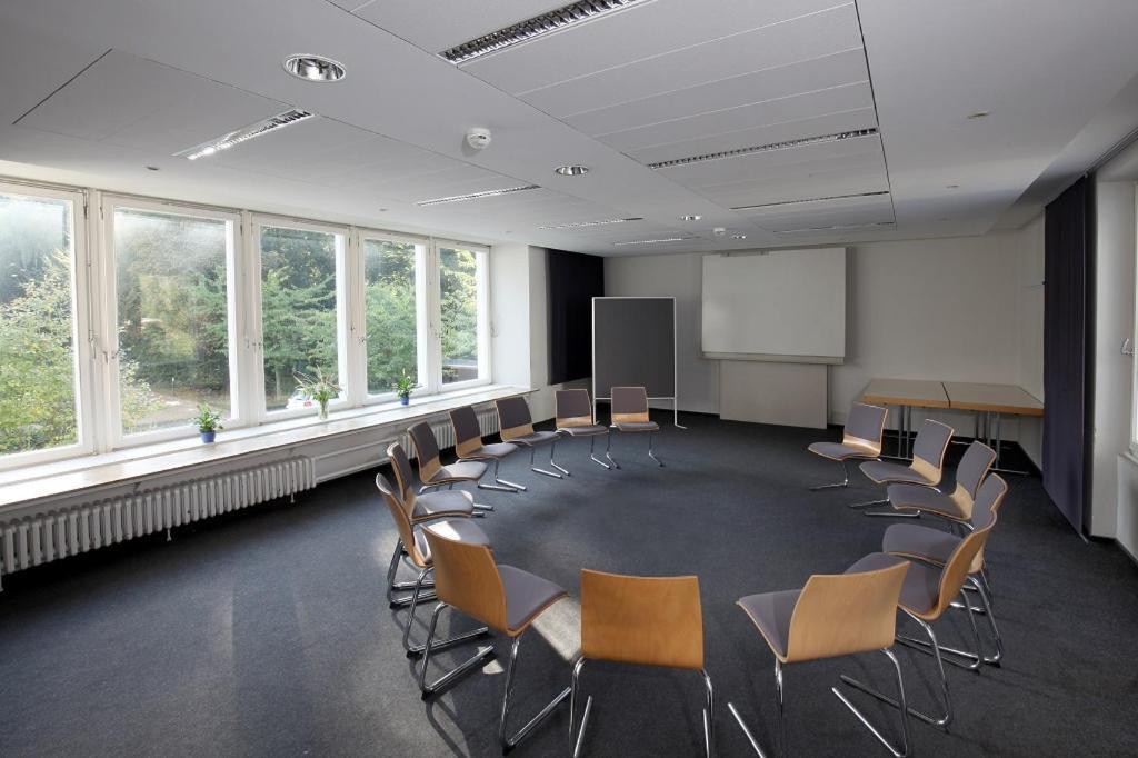 Haus Venusberg Jugendbildungsstaette Bonn Hotel Bagian luar foto